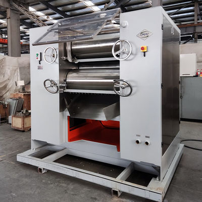 3000KG / 時間 完全自動産業用 3 ロールミール トリプルロールミールマシン